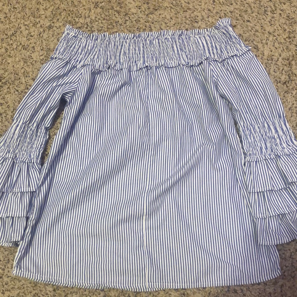 Off the shoulders shirt